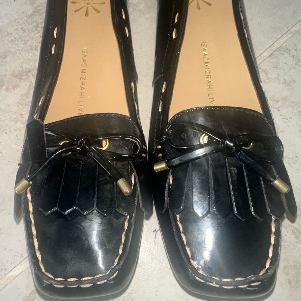 Black Leather Women's Loafers Size 8 Bow and Fringe Detail Isaac Mizrahi Live‎ - Picture 2 of 9